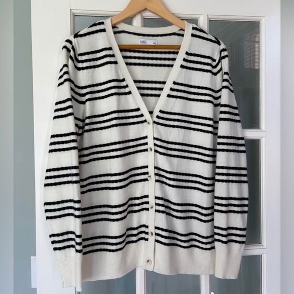 croft & barrow Sweaters - Croft & Barrow White and Black Striped V-Neck Preppy Button Cardigan | Large